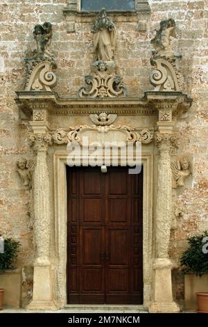 Felline, Italien. Außenansicht der Chiesa di San Leucio, im Barockstil im 14. Jahrhundert erbaut. Stockfoto