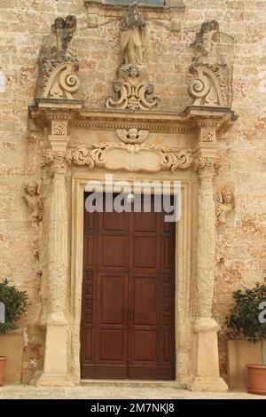 Felline, Italien. Außenansicht der Chiesa di San Leucio, im Barockstil im 14. Jahrhundert erbaut. Stockfoto