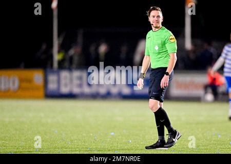 DEN HAAG, NIEDERLANDE - JANUAR 10: Schiedsrichter Laurens Gerrets während des Spiels der niederländischen TOTO KNVB Cup Runde 2 zwischen HV & CV Quick und De Graafschap im Sportpark Nieuw Hanenburg am 10. Januar 2023 in Den Haag, Niederlande (Foto von Kees Kuijt/Orange Pictures) Stockfoto