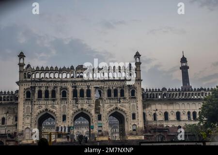 Bara Imambara oder Asfi Imambara ist ein berühmtes Wahrzeichen in Lucknow Indien, das von Nawab von Awadh Asaf Ud Daula geschaffen wurde Stockfoto