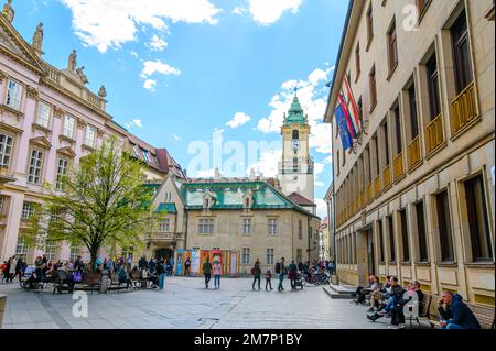 Bratislava, Slowakei. Primate Palace in Primacialne namestie (Primate Square) und das Alte Rathaus Stockfoto