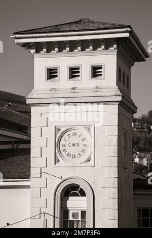 Europa, Großbritannien, England, Devon, Kingswear Station mit historischem Uhrenturm Stockfoto