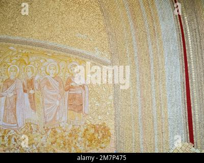 Inneneinrichtung, Neue Kirche der Heiligen Dreifaltigkeit, Fatima, Santarem, Portugal, Europa Stockfoto