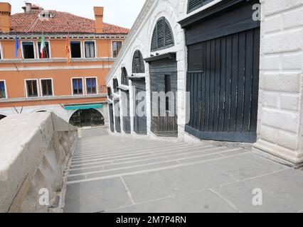 Geschlossene Fensterläden in Venedig aufgrund der Wirtschaftskrise und Rezession in Venedig Italien Stockfoto