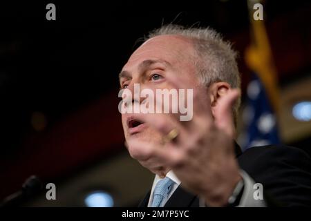 Washington, Vereinigte Staaten Von Amerika. 10. Januar 2023. Der Mehrheitsführer des United States House, Steve Scalise (Republikaner von Louisiana), spricht auf einer Pressekonferenz im US Capitol in Washington, DC, am Dienstag, den 10. Januar 2023. Kredit: Rod Lamkey/CNP/Sipa USA Kredit: SIPA USA/Alamy Live News Stockfoto