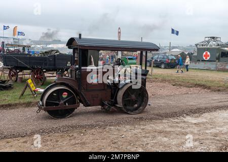 Tarrant Hinton.Dorset.United Kingdom.August 25. 2022.A 1946 Wallis and Steevens Advance Road Roller wird auf der Great Dorset Steam F vorgeführt Stockfoto