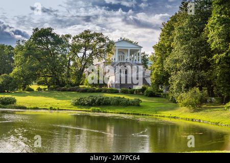 Puschkin, Russland - 12. Juli 2022: Der Blick auf den Katharinenpark in Zarskoye Selo Stockfoto