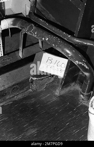 Ein Innenbild der Schäden am Flugzeugträger USS MIDWAY (CV41) bei einem Zusammenstoß mit dem panamaischen Frachtschiff-KAKTUS. Basis: Marinestützpunkt, Subic Bay Staat: Luzon Land: Philippinen (PHL) Stockfoto