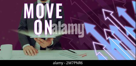 Textbeschriftung mit Präsentation Weiter. Geschäftsübersicht, um den Ort zu verlassen, wo Sie wohnen und woanders hinzugehen Stockfoto