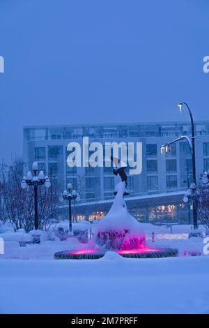 Snow on Centennial Fountain, British Columbia Legislature, Victoria, British Columbia, Kanada Stockfoto