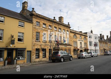 Chipping Campden High Street England UK, Marktstadt im englischen Cotswolds British Legion and Lloyd Bank Building, Gebäude der Klasse II*, denkmalgeschützt Stockfoto