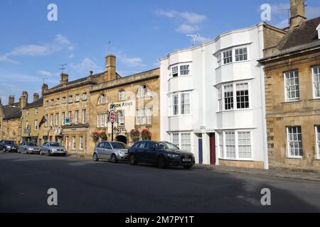 Lygon Arms Hotel, Chipping Campden High Street England, Stadt in den englischen Cotswolds, Marktstadt mit historischer Architektur Stockfoto