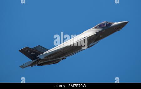 Eine F-35A Lightning II, die dem 419. Kampfflügel, Hill Air Force Base, Utah, zugeteilt wurde, startet vom Air Dominance Center während Sentry Savannah am 11. Mai 2022. Sentry Savannah ist die größte Luft-Luft-Kampfübung der Air National Guard für die vierte und fünfte Generation von Kämpfern, die die Fähigkeiten unserer Krieger in einer simulierten Umgebung testet und die nächste Generation von Kampfpiloten für den Kampf von morgen ausbildet. Stockfoto