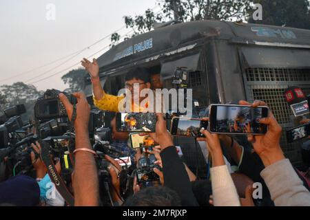 Kalkutta, Indien. 10. Januar 2023. BJP-Mitglieder (Bharatiya Janata Party) protestieren gegen die Polizei von Kolkata, weil sie Ganga Puja keine Erlaubnis für das Ufer des Flusses Ganga erteilt haben. (Foto: Sudipta das/Pacific Press) Kredit: Pacific Press Media Production Corp./Alamy Live News Stockfoto