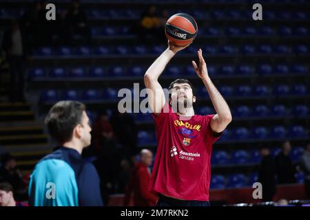 Belgrad, Serbien, 30. Dezember 2022. Mike Tobey vom FC Barcelona erwärmt sich während des EuroLeague-Spiels der Turkish Airlines 2022/2023 zwischen Crvena Zvezda mts Belgrad und dem FC Barcelona in der stark Arena in Belgrad, Serbien. 30. Dezember 2022. Kredit: Nikola Krstic/Alamy Stockfoto