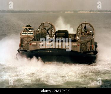 Ein Bogenblick auf das amphibische Sturmlandungsschiff (AALC) 'Jeff B' im Einsatz. Basis: Panama City Bundesstaat: Florida (FL) Land: Vereinigte Staaten von Amerika (USA) Stockfoto