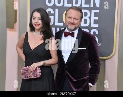 Beverly Hills, Usa. 10. Januar 2023. (L-R) Karina Longworth und Rian Johnson kommen am Dienstag, den 10. Januar 2023, für die 80. jährlichen Golden Globe Awards im Beverly Hilton in Beverly Hills, Kalifornien, an. Foto: Jim Ruymen/UPI Credit: UPI/Alamy Live News Stockfoto