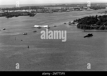 Das USS ARIZONA MEMORIAL aus der Vogelperspektive. Basis: Pearl Harbor Bundesstaat: Hawaii (HI) Land: Vereinigte Staaten von Amerika (USA) Stockfoto