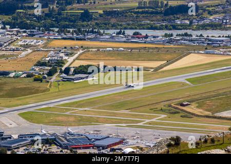 Air NZ Flugzeug startet am Queenstown Airport, Neuseeland, Montag, 26. Dezember 2022. Stockfoto