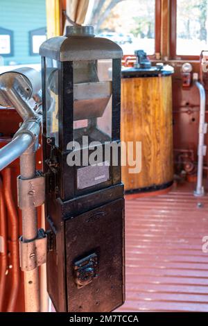 Münz- oder Münzsammelbox zur Bezahlung der Fahrt mit dem Trolley-Wagen Stockfoto