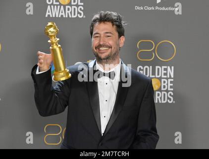 Beverly Hills, Usa. 10. Januar 2023. Ricardo Darin erscheint hinter der Bühne, nachdem er am Dienstag, den 10. Januar 2023, den Preis für „Argentinien 1985" für den besten Film – nicht englische Sprache (früher Fremdsprache) im Beverly Hilton in Beverly Hills, Kalifornien, bei den 80. Golden Globe Awards gewonnen hat. Foto: Jim Ruymen/UPI Credit: UPI/Alamy Live News Stockfoto