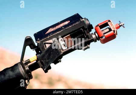 Nahaufnahme eines auf einem M16-Gewehr montierten Transmitters mit mehreren integrierten Laser Engagement System (MILES) während der Ausbildung der Sicherheitspolizei. Basis: Luftwaffenstützpunkt Kirtland Bundesstaat: New Mexico (NM) Land: Vereinigte Staaten von Amerika (USA) Stockfoto