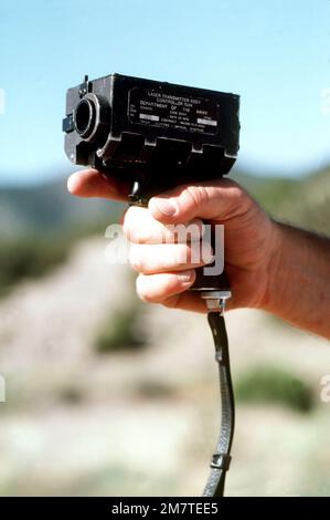 Nahaufnahme eines Transmitters mit mehreren integrierten Laserbefundungssystemen (MILES), der während der Schulung der Sicherheitspolizei an einem Gewehr angebracht werden kann. Basis: Luftwaffenstützpunkt Kirtland Bundesstaat: New Mexico (NM) Land: Vereinigte Staaten von Amerika (USA) Stockfoto