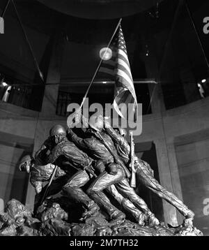 Im war Memorial Marine Corps Museum im Marine Corps Recruit Depot des Marine Corps wird eine Bronzestatue der Iwo Jima ausgestellt. Basis: USMC Recruit Depot, Parris Island Bundesstaat: South Carolina (SC) Land: Vereinigte Staaten von Amerika (USA) Stockfoto