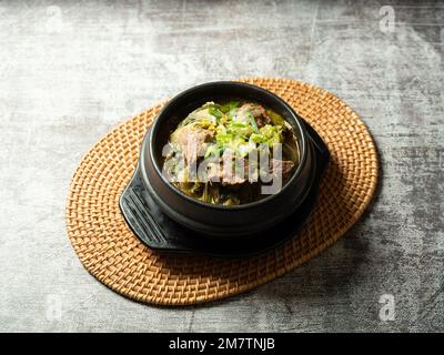 Short Rib Suppe in einem Hot Pot Stockfoto