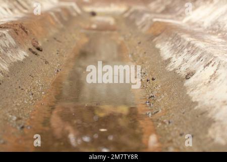 Niederwinkelbilder des städtischen Drainagesystems. Stockfoto