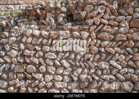 Baubeispiel, Opus spicatum, Mauerwerk, römische und mittelalterliche Zeiten, Schloss Ulldecona, Katalonien, Spanien Stockfoto