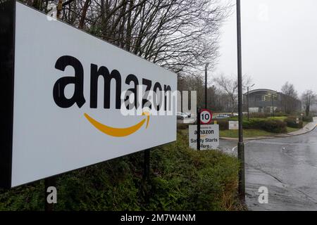Gourock, Schottland, Großbritannien. 10. Januar 2023 Blick auf das Amazon-Vertriebszentrum in Gourock, Inverclyde. Amazon hat bekannt gegeben, dass das Zentrum o ist Stockfoto