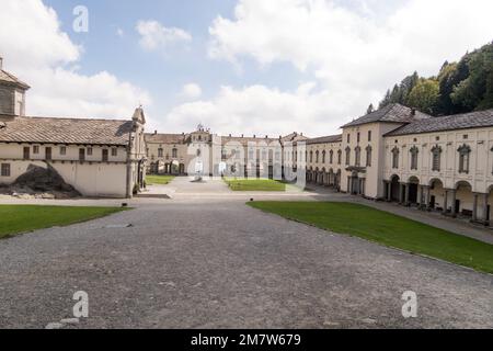 Blick auf den religiösen Komplex Oropa in der Nähe von Biella, Piemont, Italien Stockfoto