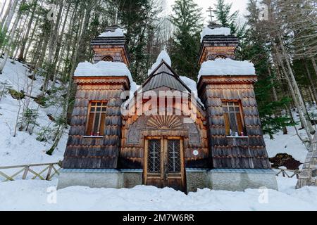 Die Russische Kapelle am Vrsic Pass ist eine russisch-orthodoxe Kapelle an der Russischen Straße auf der Nordseite des Vrsic Pass in Triglav. Stockfoto