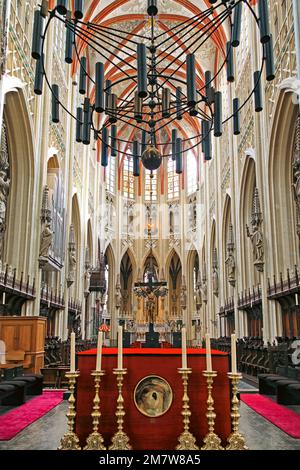 S-Hertogenbosch, Niederlande - 1. April 2014: Das Innere von St. John's Cathedral in der Stadt in S Hertogenbosch Stockfoto