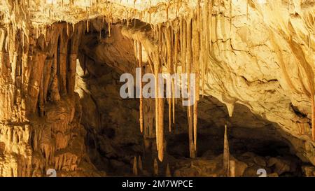 Faszinierende Welt der Tropfsteinhöhle Cuevas del Drach, Mallorca, Spanien Stockfoto