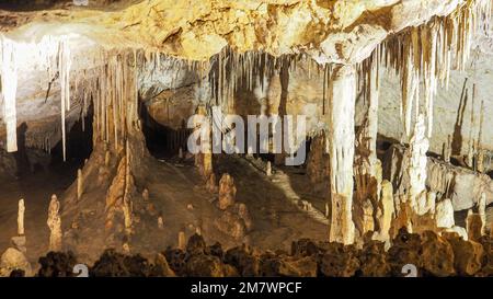 Faszinierende Welt der Tropfsteinhöhle Cuevas del Drach, Mallorca, Spanien Stockfoto