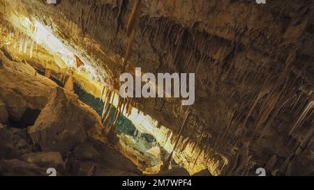 Faszinierende Welt der Tropfsteinhöhle Cuevas del Drach, Mallorca, Spanien Stockfoto