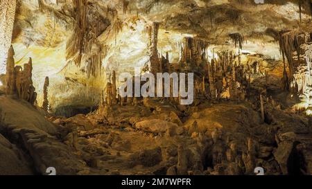 Faszinierende Welt der Tropfsteinhöhle Cuevas del Drach, Mallorca, Spanien Stockfoto