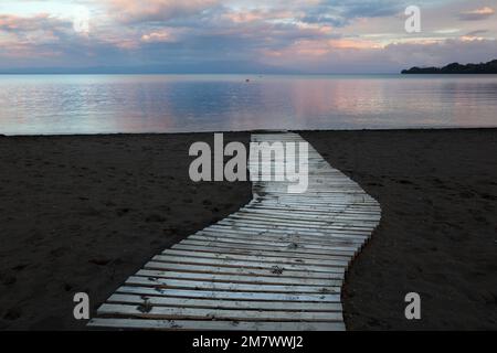 Sonnenuntergang auf dem See. Frutillar, Chile Stockfoto