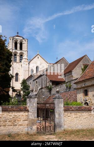 Vezelay (Mittelnordfrankreich): Außenansicht der Abtei Vezelay (Französisch: Abbaye Sainte-Marie-Madeleine de Vezelay), der Basilika und des Hügels von Vez Stockfoto