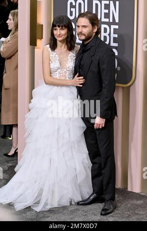 Los Angeles, USA. 10. Januar 2023. Felicitas Rombold & Daniel Bruhl kommen bei den Golden Globe Awards 80. im Beverly Hilton Hotel an. Bild: Sarah Stewart Credit: Paul Smith/Alamy Live News Stockfoto