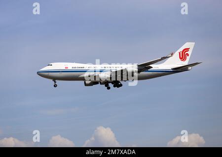 Flugzeuge bei Landung/Start Stockfoto