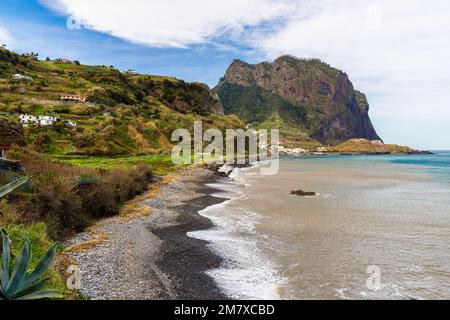 Idyllischer Blick auf den Strand von Maiata auf der Insel Madeira, Portugal Stockfoto