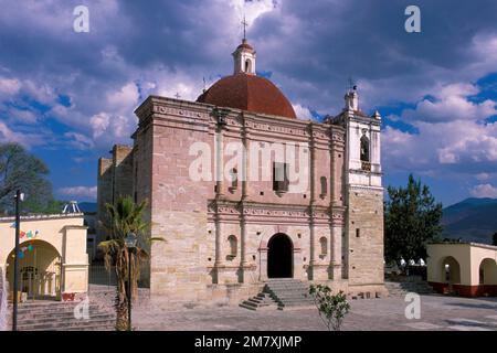 Mexiko, Oaxaca, Mitla, Templo Católico de San Pablo Villa de Mitla Stockfoto