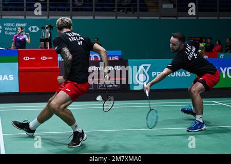 Kuala Lumpur, Malaysia. 11. Januar 2023. Englands Ben Lane (R)/Sean Vendy treten am 11. Januar 2023 bei den Malaysia Open 2023 in Kuala Lumpur, Malaysia, während der Männer-Doppel-Runde 32 gegen Chinas Liu Yuchen/Ou Xuanyi an. Kredit: Zhu Wei/Xinhua/Alamy Live News Stockfoto