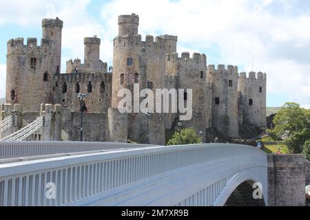 Conwy ist eine ummauerte Marktstadt und Gemeinde an der Küste von Nordwales Stockfoto