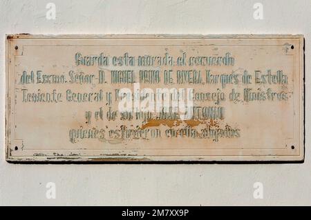 Souvenirplakette von Miguel Primo de Rivera, Marquis von Estella und seinem Sohn Jose Antonio auf dem Anwesen des Marques de Valdecilla, Kantabrien. Stockfoto