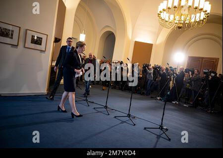 Berlin, Deutschland. 11. Januar 2023. Franziska Giffey (SPD), Bürgermeisterin Berlins, gibt nach dem Gipfel gegen Jugendgewalt eine Presseerklärung mit Akteuren des Senats, der Bezirke und der Zivilgesellschaft ab. Kredit: Fabian Sommer/dpa/Alamy Live News Stockfoto
