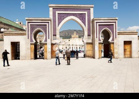 Fez, Marokko. 25. April 2014: Eine der Eingangstüren zur Altstadt von fès Stockfoto